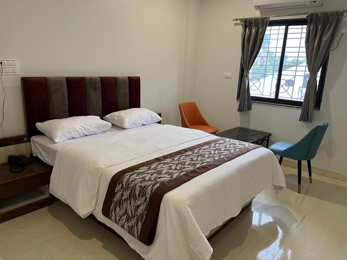 Hotel Jeet Paradise Phaltan Exteriér fotografie
