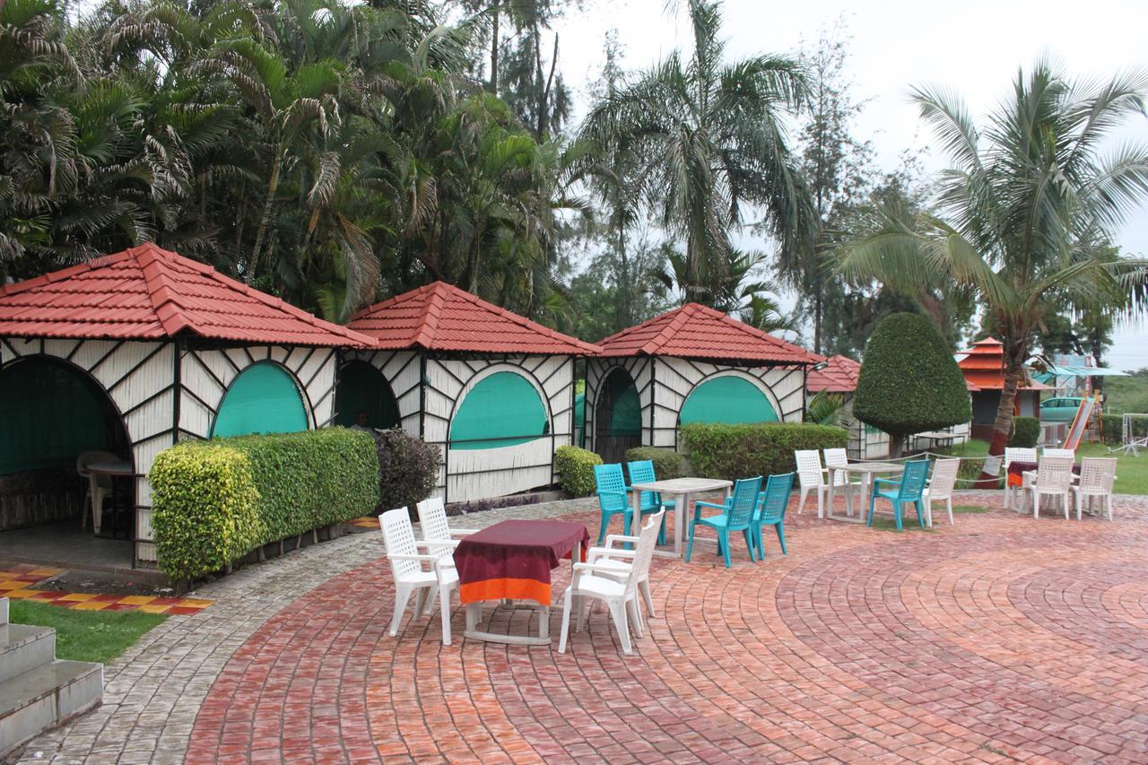Hotel Jeet Paradise Phaltan Exteriér fotografie