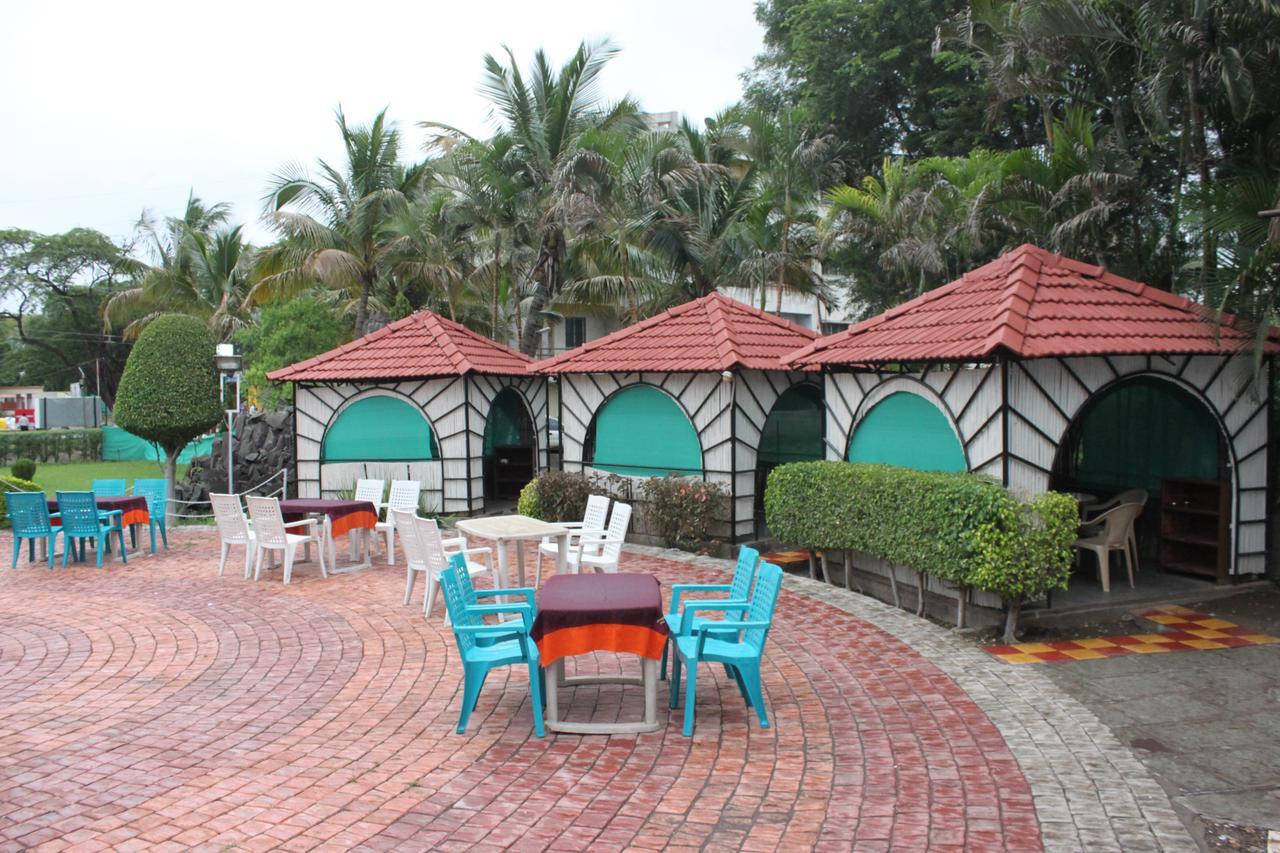 Hotel Jeet Paradise Phaltan Exteriér fotografie